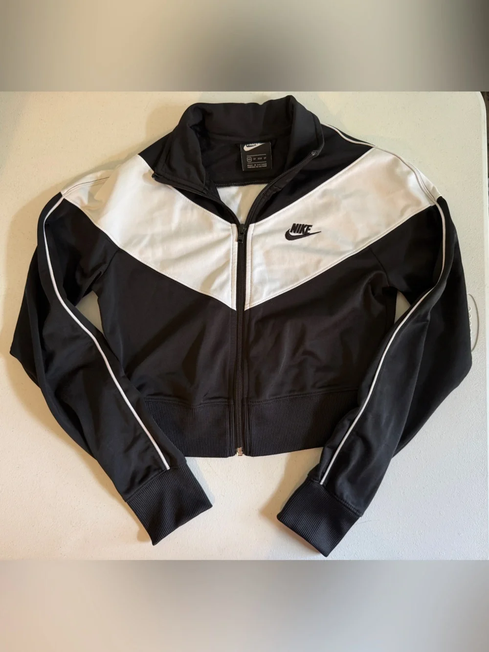 Nike Women’s Sportswear Black White Colorblock Crop Zip Up Track Jacket Size XS